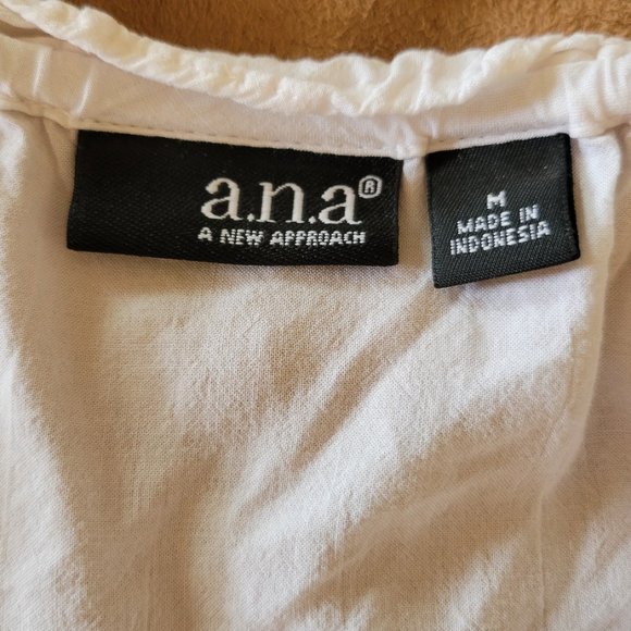 a.n.a (A New Approach) Medium, White - Picture 3 of 3